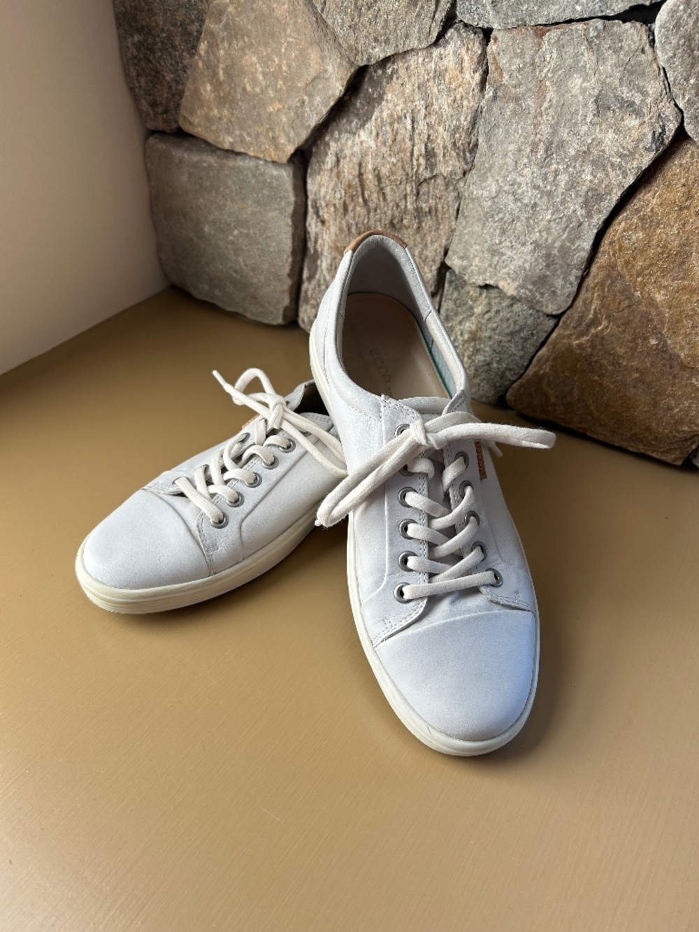 Ecco White women's 8.5 casual sneakers - Picture 2 of 13